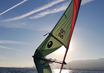 Weekly windsurf course for adults